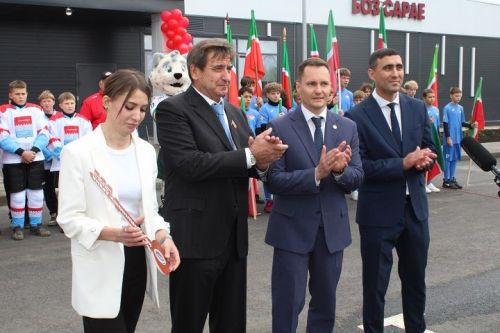 В Новошешминске открыли крытый ледовый дворец (фоторепортаж)