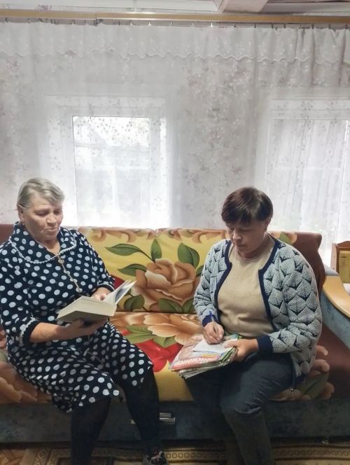 Библиотекари продолжают надомное обслуживание читателей