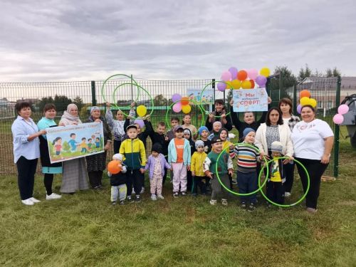 Акъяр авылында баскетбол һәм волейбол уйнау өчен яңа спорт мәйданчыгы ачылды