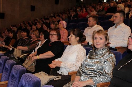 В Новошешминском РДК прошла торжественная церемония открытия Года учителя и наставника в России и Года национальных культур в Татарстане (фоторепортаж)