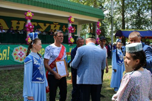 10 июня в Новошешминске прошел Сабантуй (фоторепортаж)