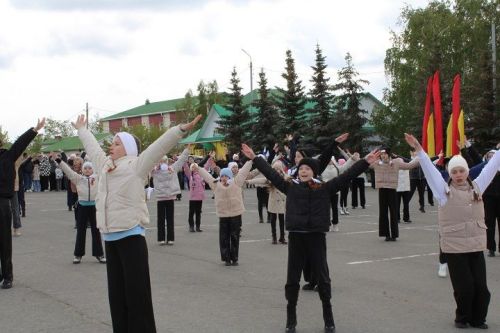 В Новошешминске состоялся митинг в честь Дня Победы (фоторепортаж)