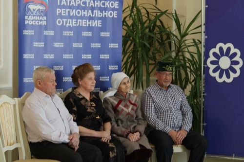 В преддверии Дня защитника Отечества в Новошешминском ЗАГС прошло чествование юбиляров и вручение паспортов