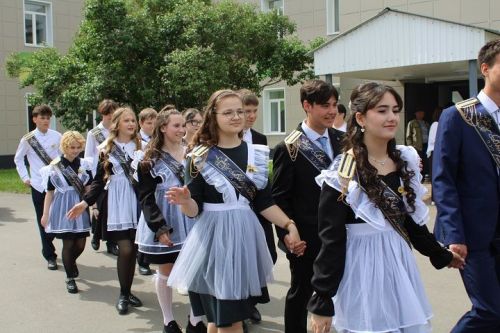 26 мая в Новошешминской гимназии прозвенел последний школьный звонок (фоторепортаж)