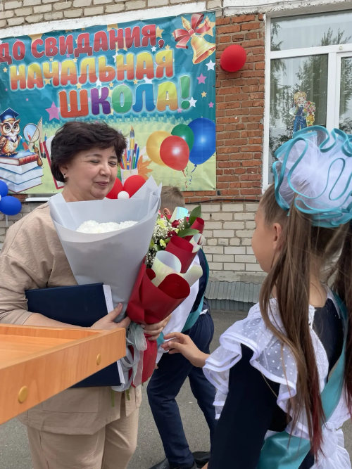 «Последний звонок» прозвенел для 130 выпускников начальных классов Новошешминского района