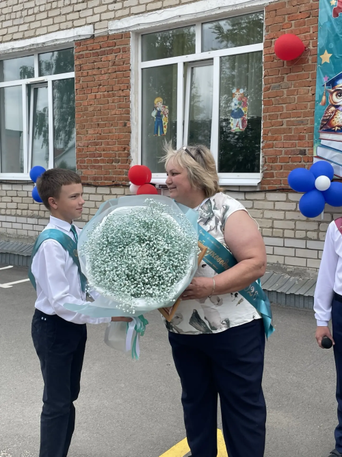 «Последний звонок» прозвенел для 130 выпускников начальных классов Новошешминского района