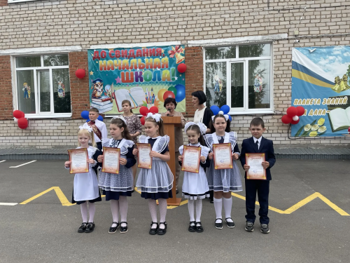 «Последний звонок» прозвенел для 130 выпускников начальных классов Новошешминского района