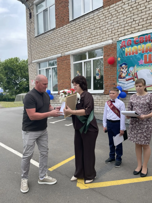 «Последний звонок» прозвенел для 130 выпускников начальных классов Новошешминского района