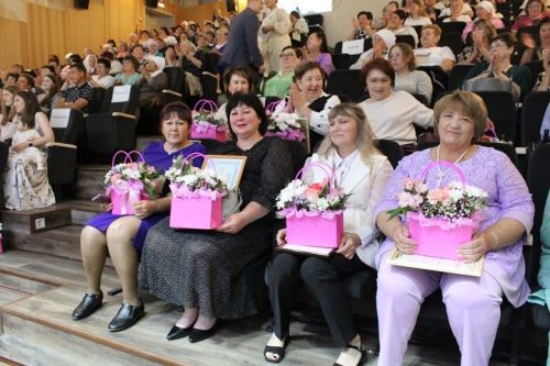 В Новошешминском районном Доме культуры прошло торжественное мероприятие, посвящённое Дню медицинского работника