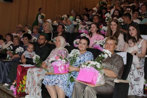 В Новошешминском районном Доме культуры прошло торжественное мероприятие, посвящённое Дню медицинского работника