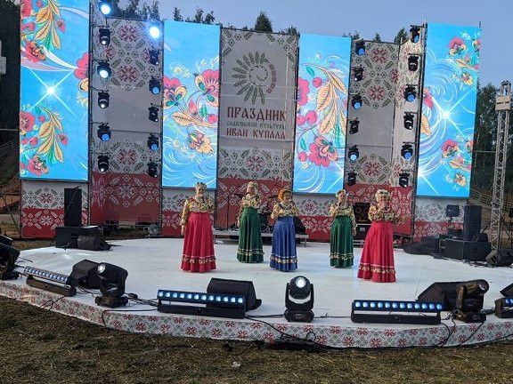 На празднике «Ивана Купала»