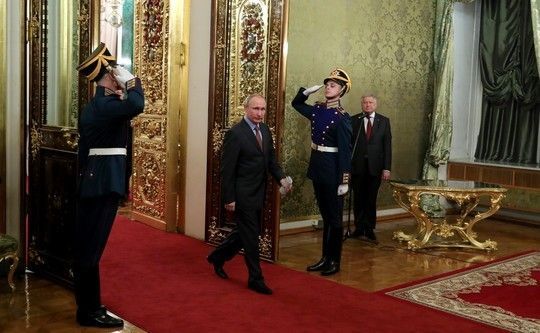 Путин поблагодарил членов правительства за работу, особо отметив заслугу Медведева