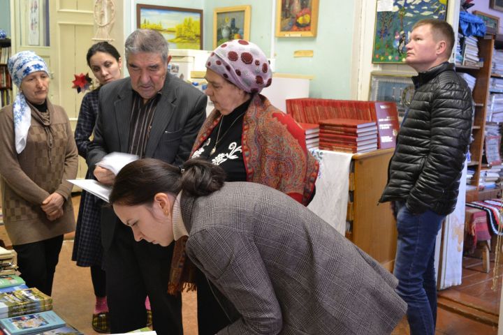 Татарстанская поэтесса посетила Зиреклинский музей