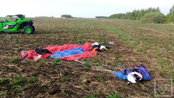 В Татарстане во время прыжка разбились два парашютиста