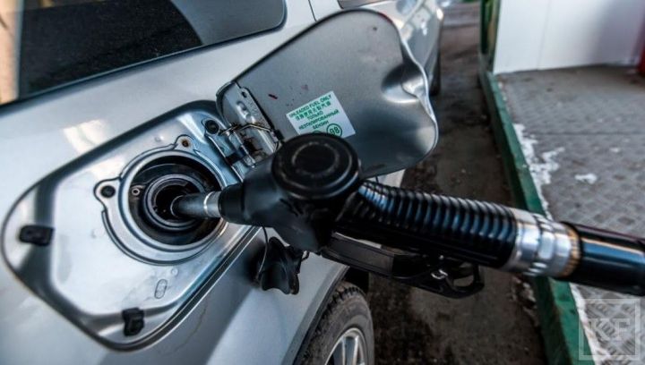 Средняя цена на бензин в России превысила 42 рубля