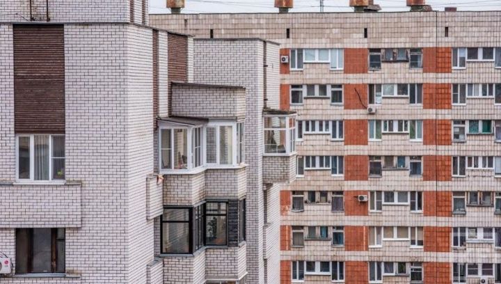 Двухлетние сестренки-близняшки выпали с девятого этажа в Кирове