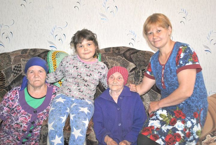 Жительница деревни Благодаровка Якимкина Елизавета Николаевна отмечает 90- летие