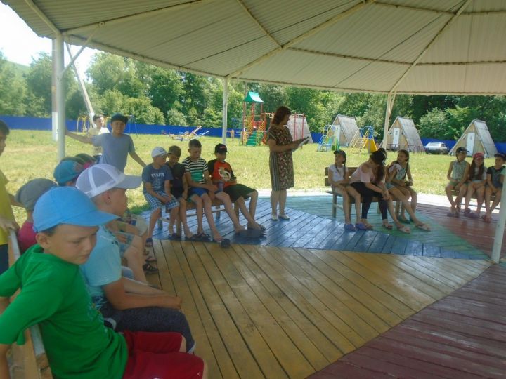 Для детей Новошешминского летнего лагеря «Факел» библиотекари  провели беседу на тему «Здоровый образ жизни»