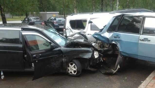 Житель Татарстана угнал автомобиль и протаранил им четыре авто