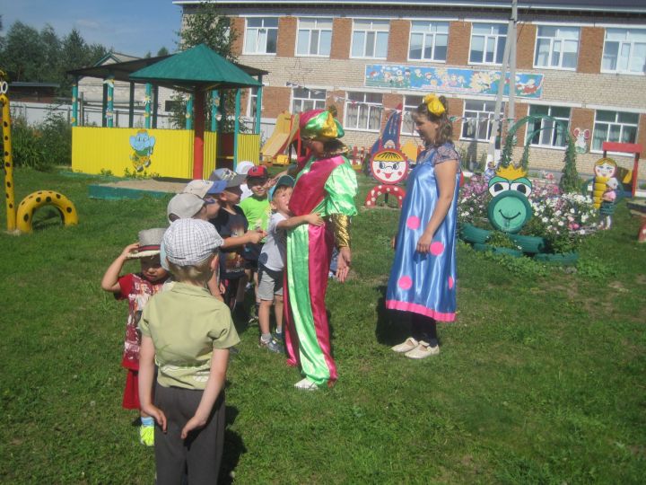 Жужа и Бим в гостях у воспитанников Новошешминского детского сада