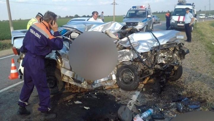 Восемь человек скончались при столкновении авто в Краснодарском крае