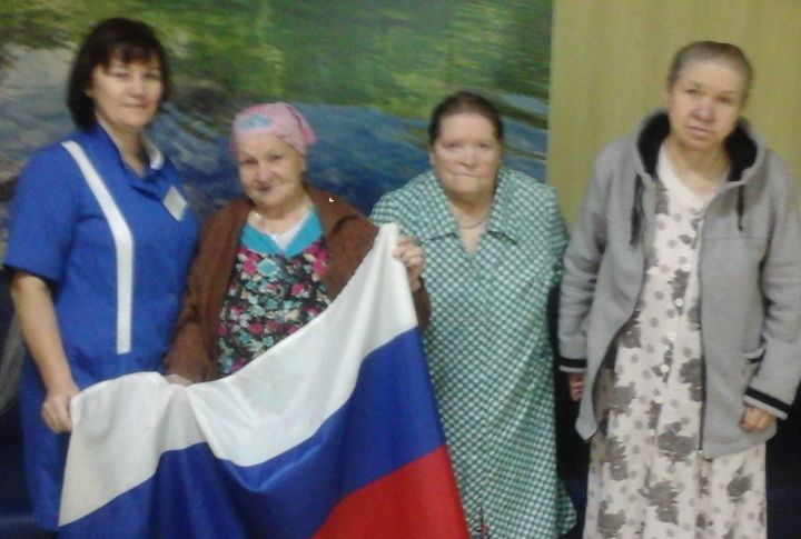 День флага России отметили и в Новошешминском Доме-интернате