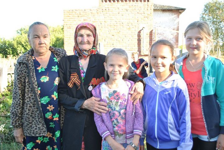 90-летний юбилей отмечает жительница Чувашской Чебоксарки Нина Игнатьева