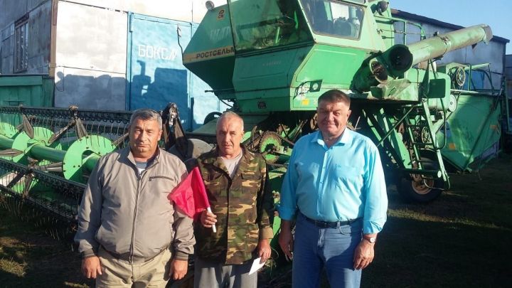 По Новошешминскому району намолочено 100 тысяч тонн зерна