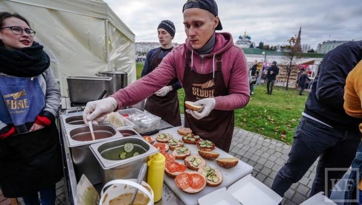 В Казани на среднюю зарплату можно купить 92 бургера
