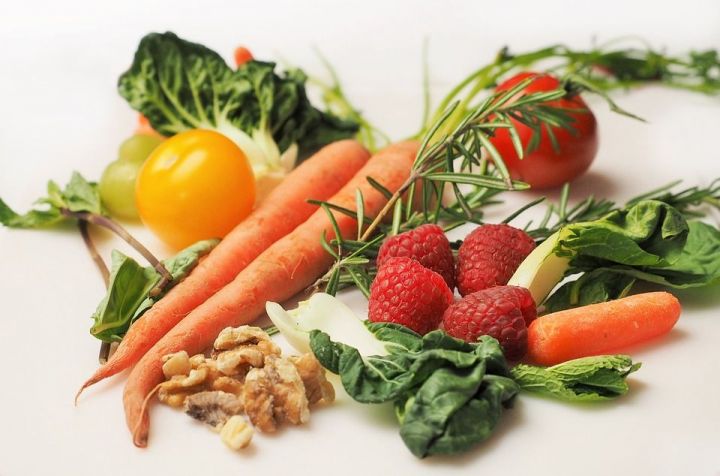 Салаты до инсульта доведут: Учёные предупредили о главной опасности овощной диеты