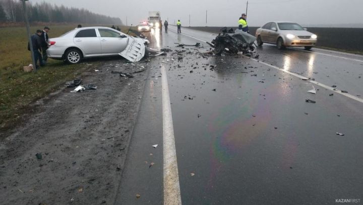 Шокирующая авария на трассе в Татарстане: машину разорвало пополам