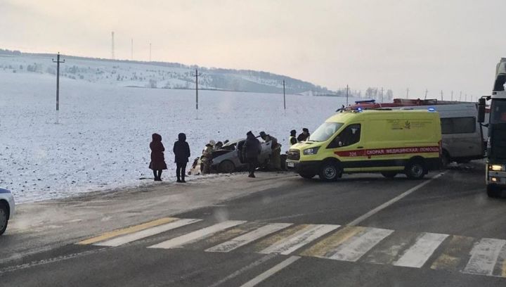 В аварии со смертельным исходом в Татарстане пострадало 15 человек