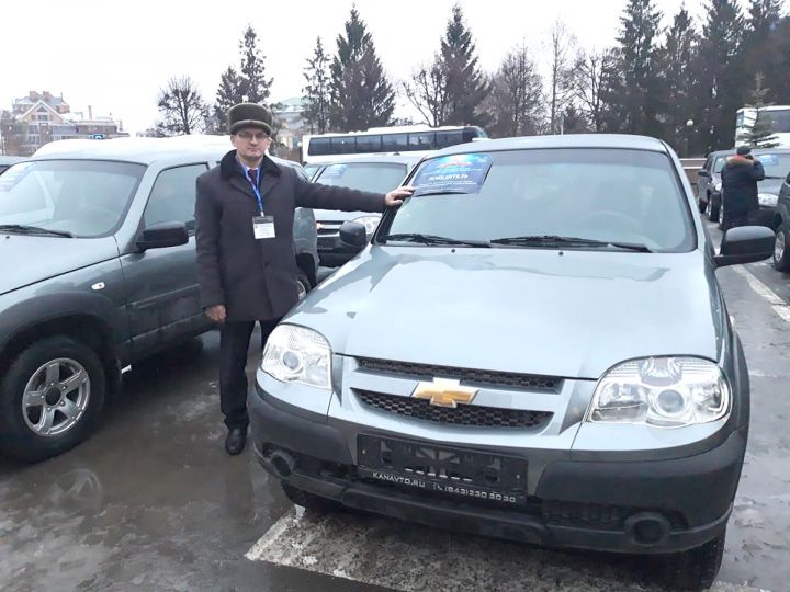 Президент Татарстана подарил автомобиль главе Азеевского сельского поселения