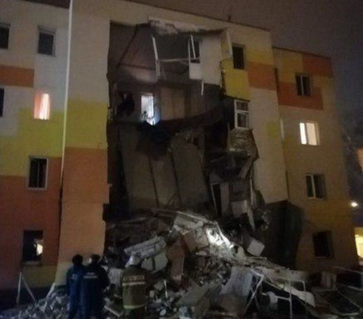 В России взорвался и рухнул жилой дом: погиб один жилец, 5 – ранены.