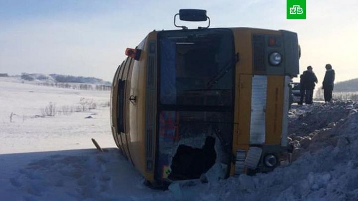 Автобус с детьми перевернулся на трассе в Башкортостане, пострадали дети