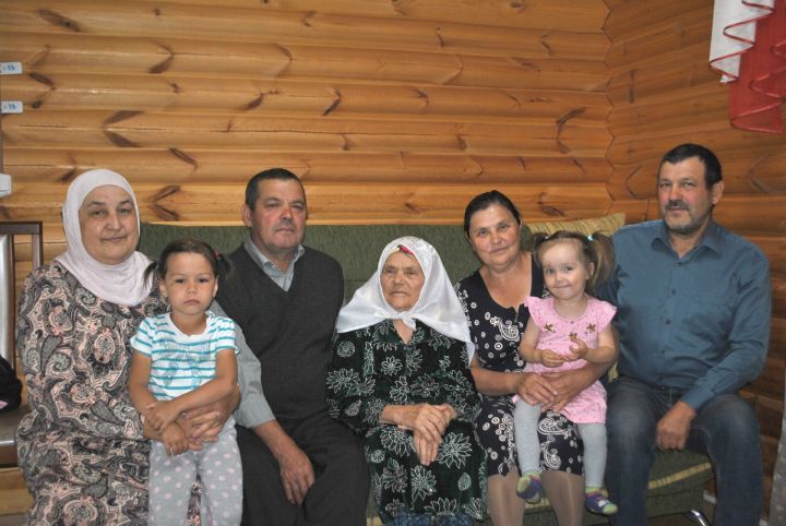 Зайнап Ахсанова из Чертушкино отмечает 90-летний юбилей!