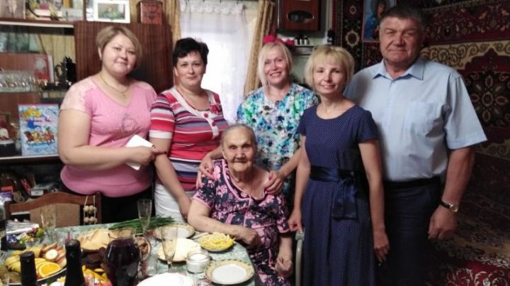 Ветерана труда и тыла из Новошешминска поздравили с 90-летием