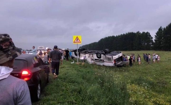 Автобус из Татарстана перевернулся в Башкирии: есть погибшие