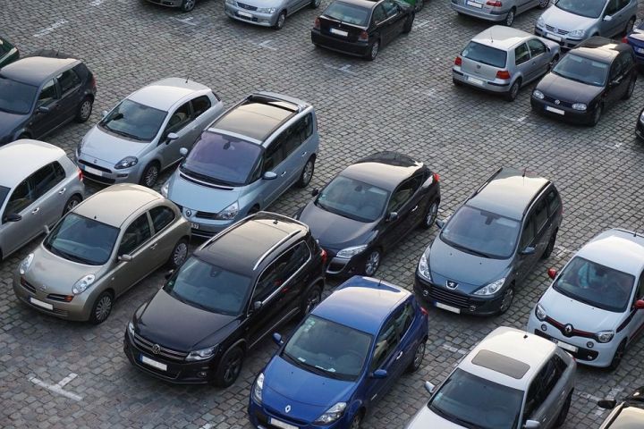 Росстандарт предложил уменьшить размеры парковочных мест на улицах