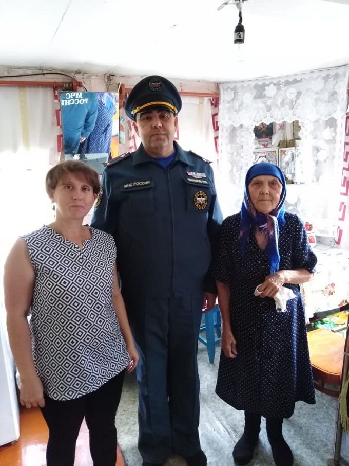 В домах пожилых людей Новошешминского района сотрудники МЧС установили пожарные извещатели