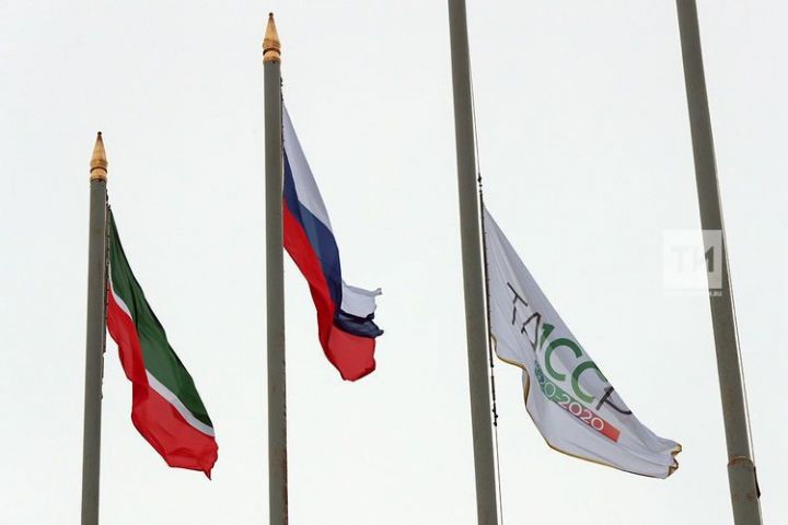 Над Казанским Кремлем установлен флаг 100-летия образования ТАССР