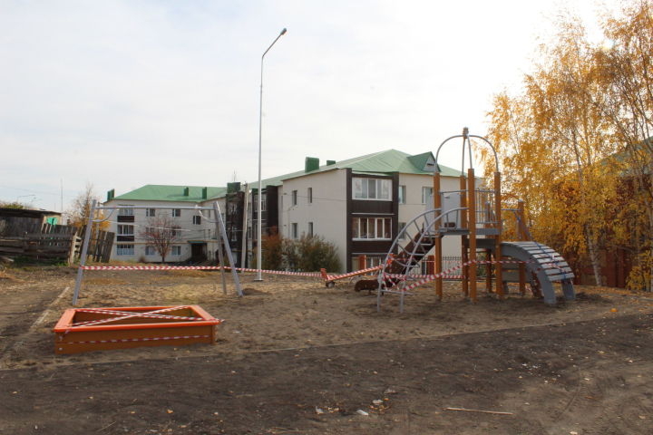 На улице Советской Новошешминска обустроена детская игровая площадка
