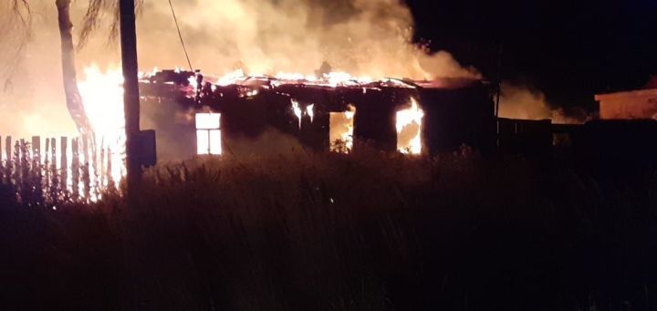 В соседнем районе 3 чистопольца сгорели заживо при пожаре в частном доме