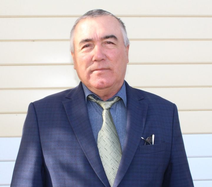 Ушел из жизни бывший директор Азеевской школы Новошешминского района Фархаев Фоат Сагирович