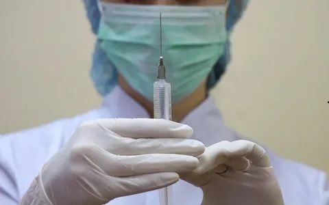 Татарстанда «ЭпиВакКорона» вакцинасын клиник сынауга үзләре теләк белдереп язылучы кешеләрне сайлап алу башлана