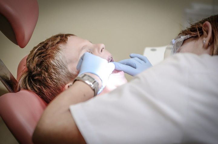 Выявлены случаи выпадения зубов из-за коронавируса