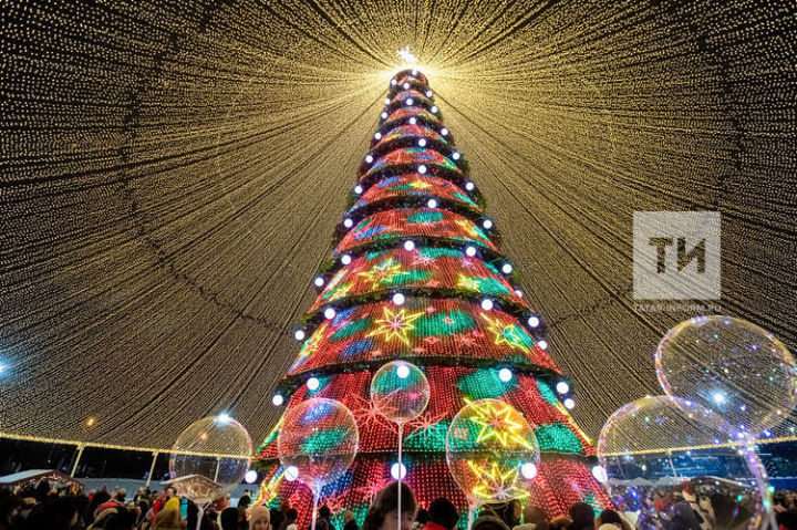 Казанская елка признана одной самых красивых в России