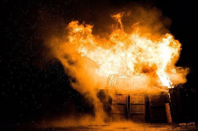 При пожаре в Кемеровской области погибли женщина и трое детей