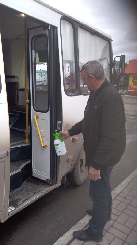 Салоны автобусов в Новошешминске начали обрабатывать дезинфицирующим раствором