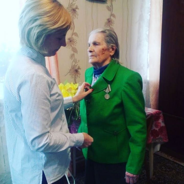 Труженице тыла из Новошешминска вручена юбилейная медаль